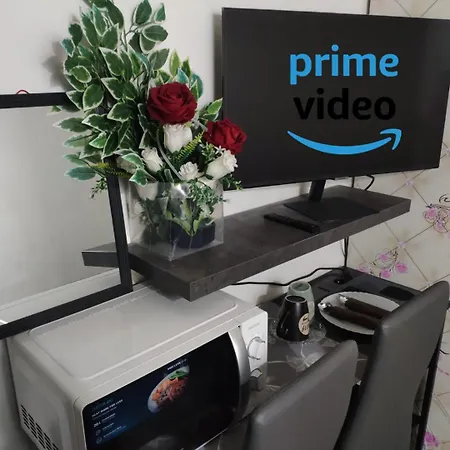 Mini Deluxe - Close To Metro C Rome