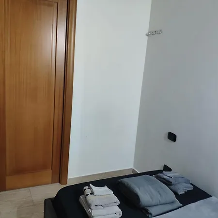 Mini Deluxe - Close To Metro C Rome