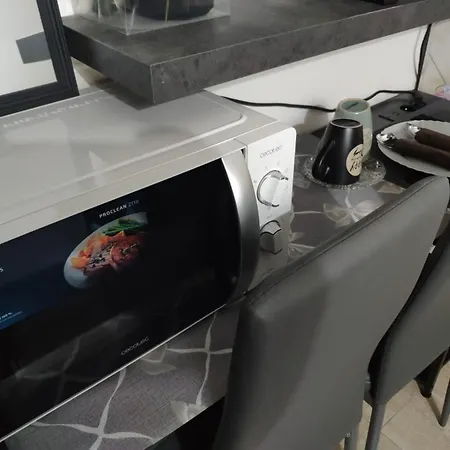 Mini Deluxe - Close To Metro C *