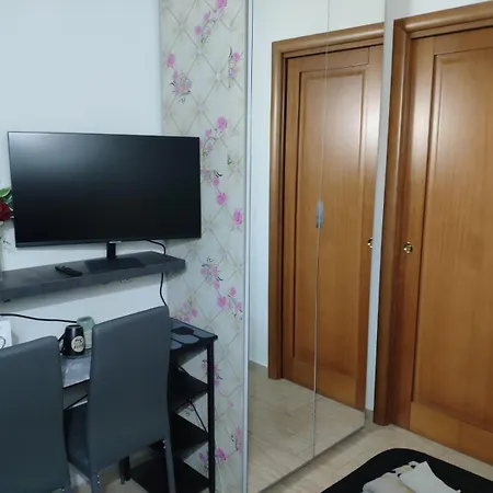 Mini Deluxe - Close To Metro C * Rome